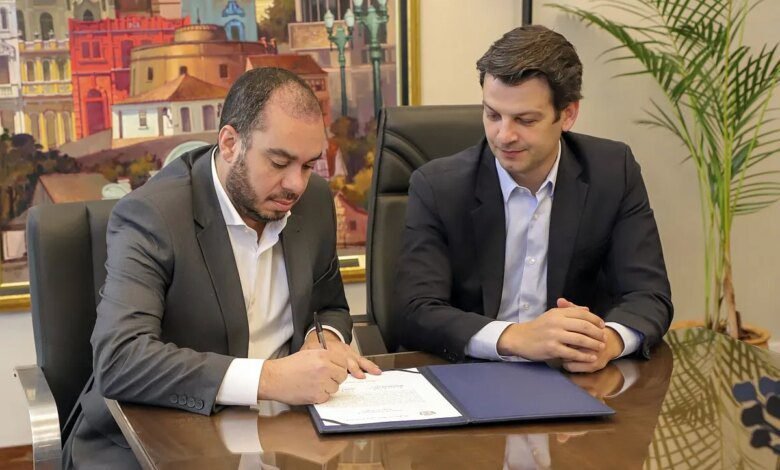 Vice-prefeito assume comando da Prefeitura de Curitiba