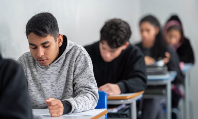 215 mil alunos do Paraná participam da reta final