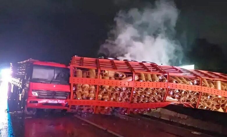 Acidente interdita BR-101 em SC e gera congestionamento até divisa com o Paraná