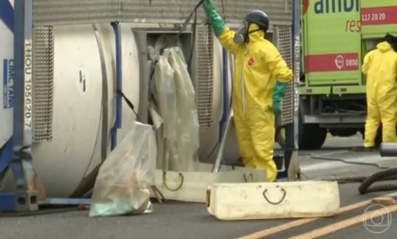Acidentes com produtos perigosos interditam rodovias pelo Paraná
