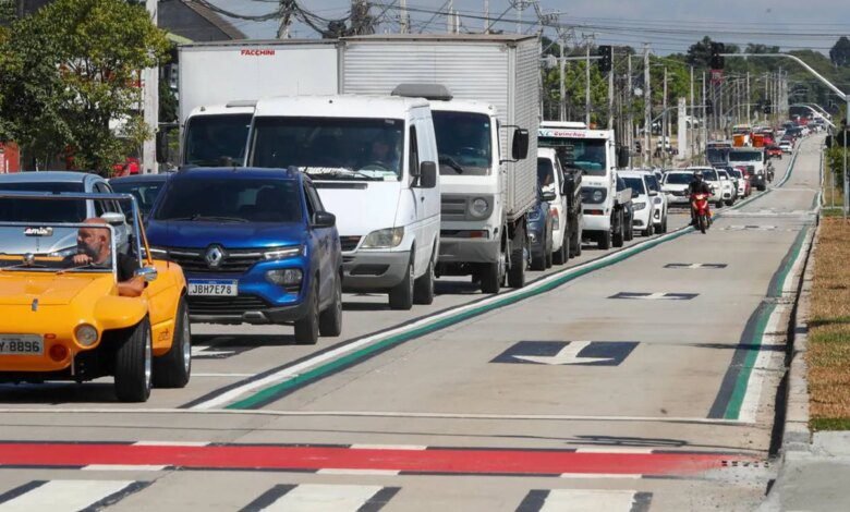 Importante avenida de Curitiba bloqueada totalmente para obra