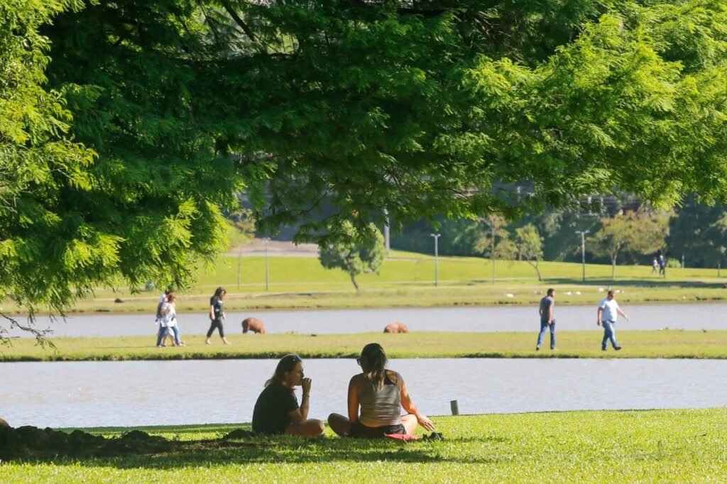 Chuvas dão trégua e calor em Curitiba pode bater 30ºC no fim de semana