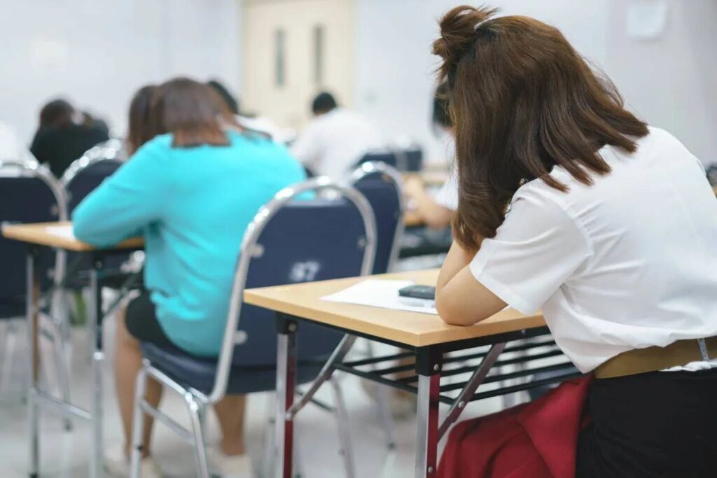 CRM-PR lança concurso para 15 vagas com salários de até R$ 19,6 mil Câmara de Piraquara prorroga concurso com salários de até R$ 4,2 mil