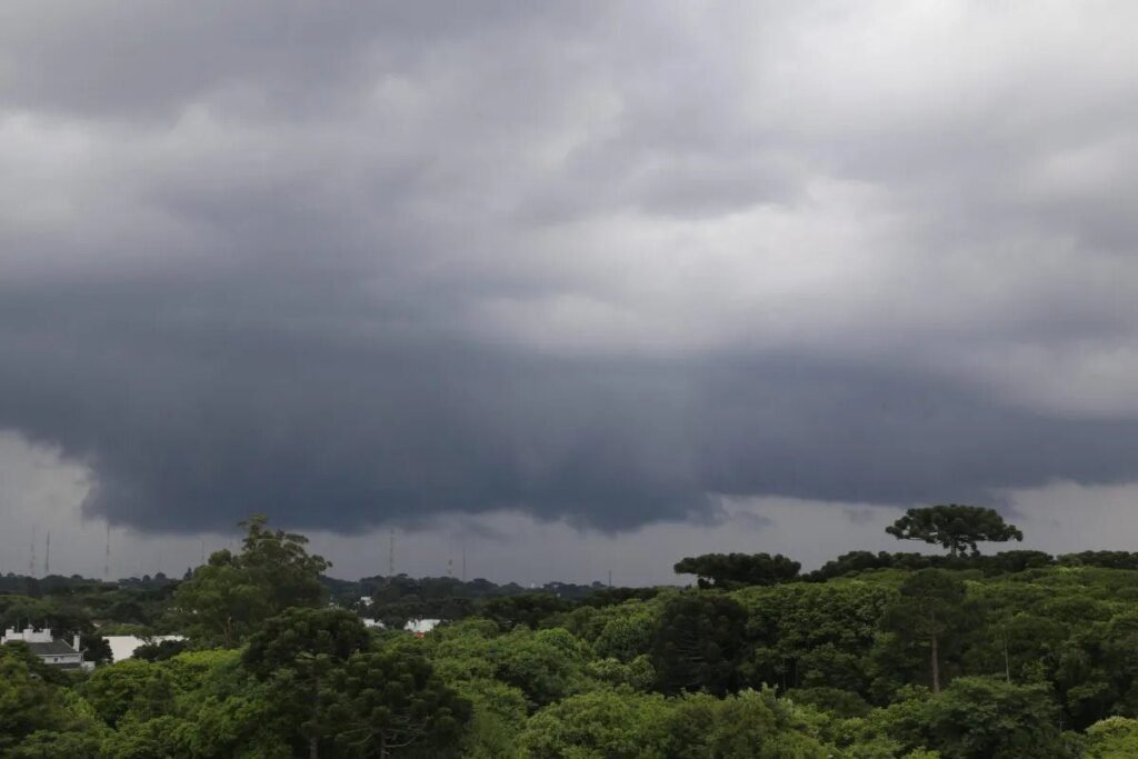 Chuva em Curitiba cancela programação gratuita nos parques