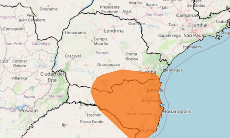 Cidades da RMC e do Litoral estão sob alerta laranja de tempestade
