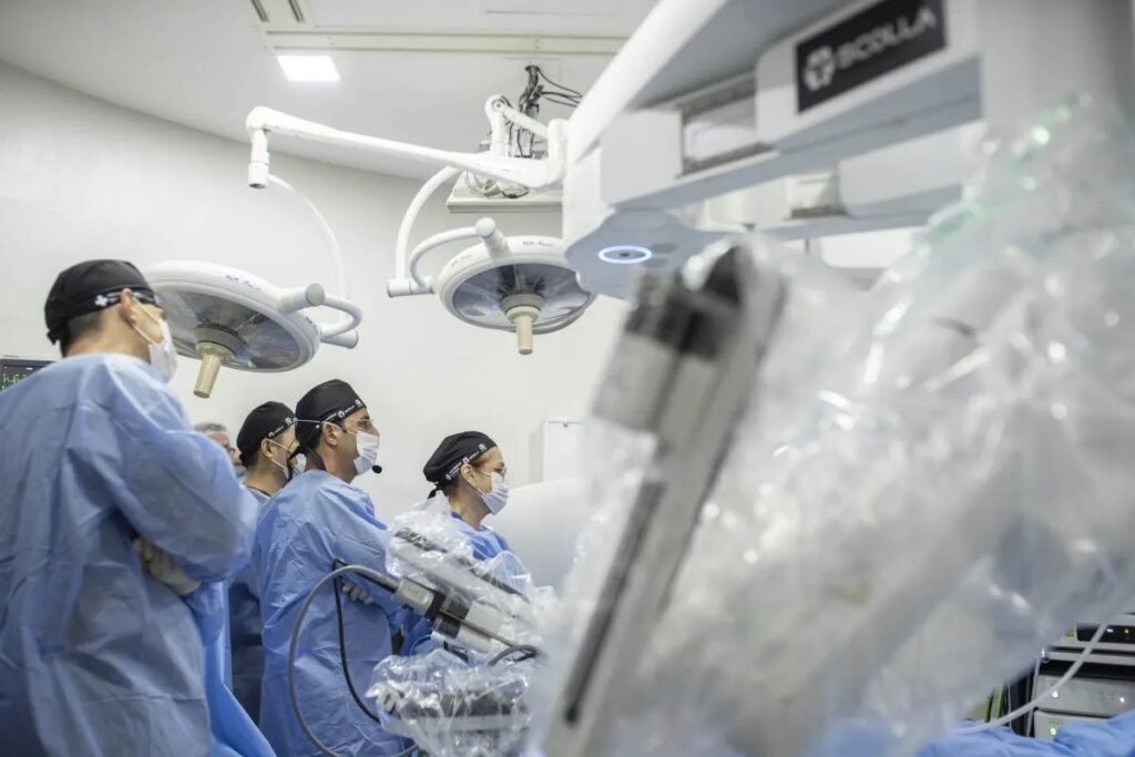 Cirurgia inovadora entre Paraná e Kuwait estabelece recorde mundial Cirurgia inédita entre Paraná e Kuwait conquista recorde mundial