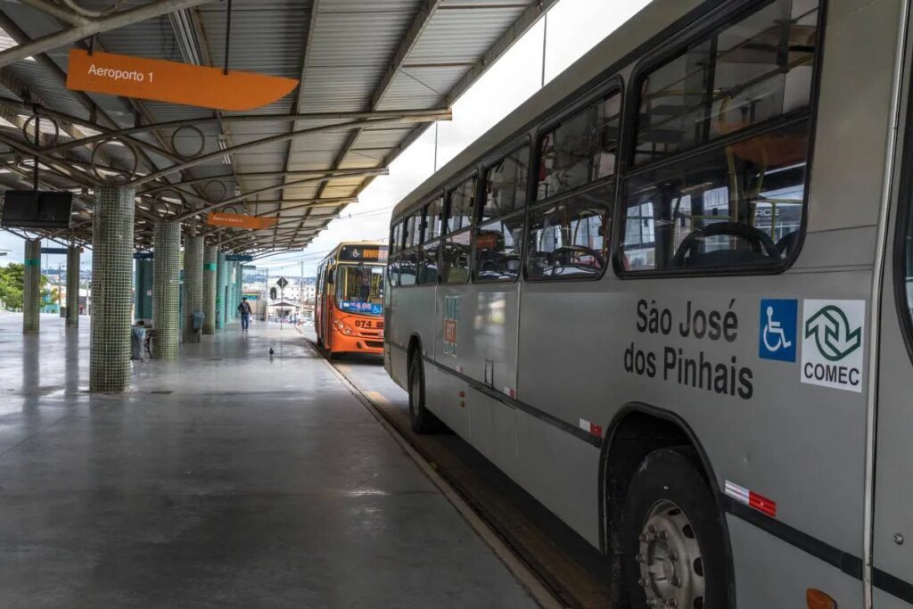 Curitiba altera regras do auxílio-transporte para servidores da RMC Curitiba muda regras do Auxílio-Transporte e inclui servidores da RMC