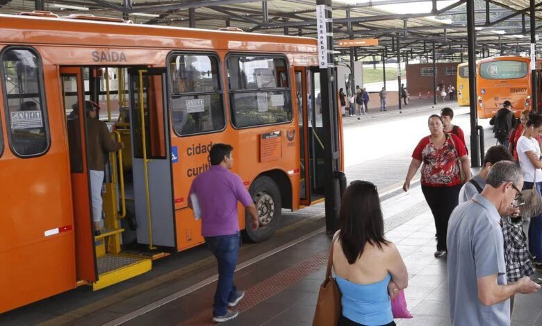 Curitiba reforça linhas de ônibus para vestibular da UFPR