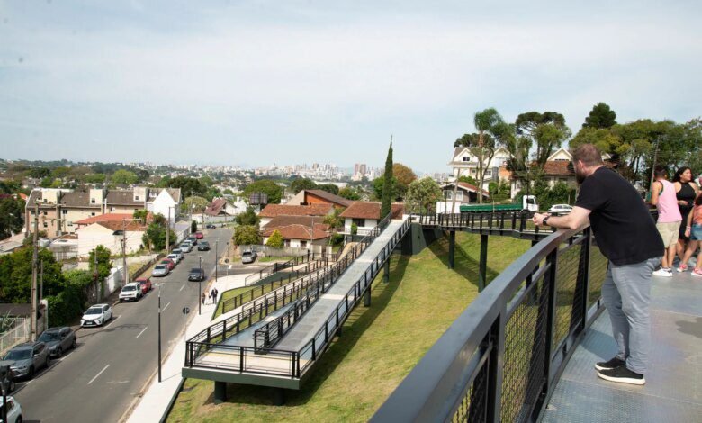 Curitiba ganha nova praça com mirante e vista para a Serra do Mar