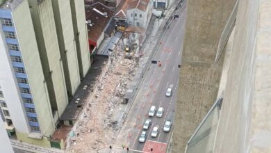 Curitiba derruba imóveis desapropriados no Centro