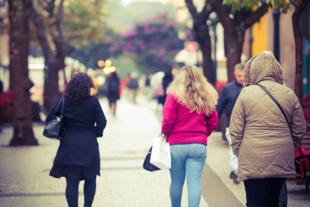 Frio em Curitiba até quando? Previsão do tempo indica mais chuva