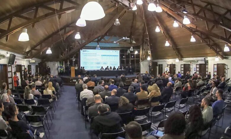 200 pessoas aparecem pra discutir nova concessão do transporte de Curitiba