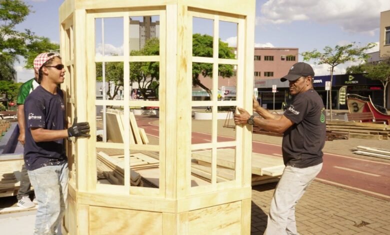 Montagem da decoração de Natal em Cascavel começa nesta terça-feira (21) - O Paraná