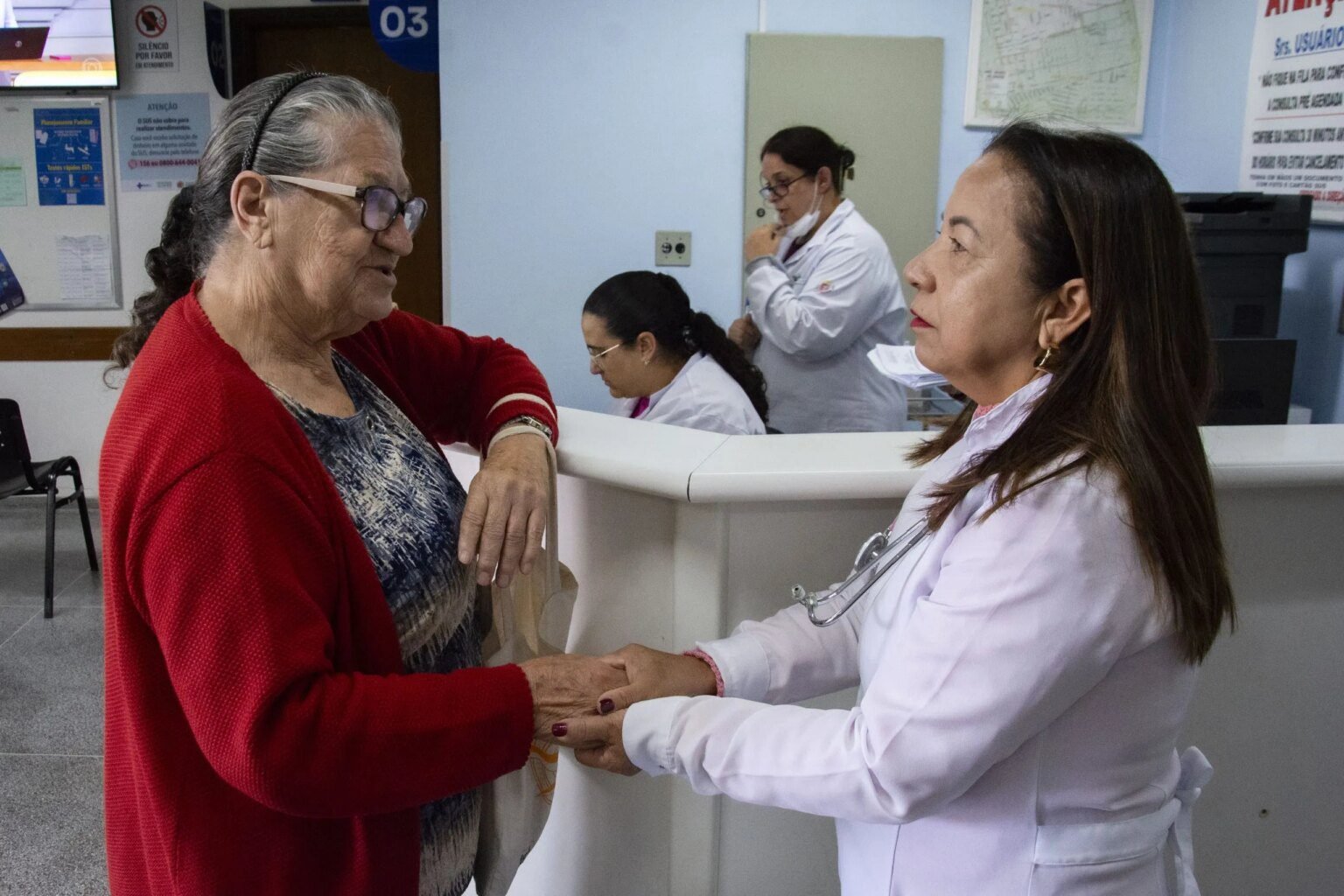 Enfermeira Benedita acompanha gerações inteiras em Curitiba