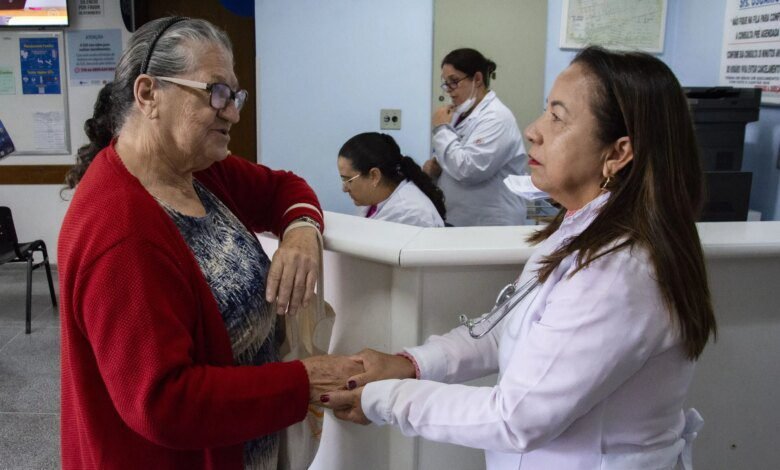 Enfermeira Benedita acompanha gerações inteiras em Curitiba