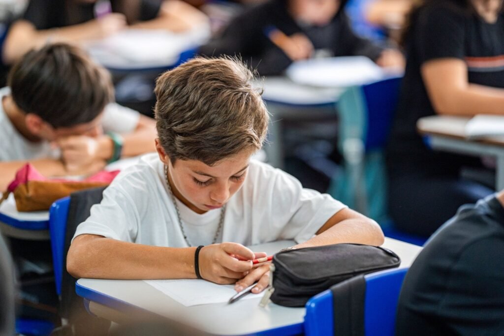 Estudantes do Paraná iniciam provas na rede estadual Estudantes da rede estadual do Paraná começam fazer as provas
