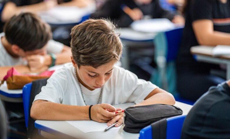 Estudantes da rede estadual do Paraná começam fazer as provas