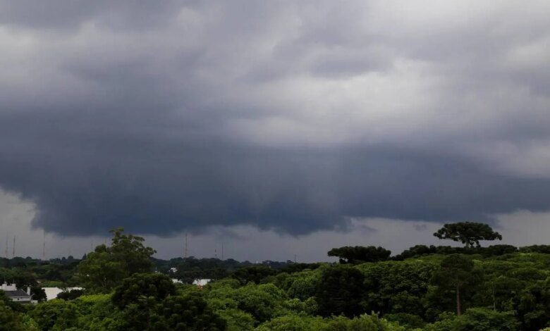Frente fria e vento de 84 km/h. Mais chuva?