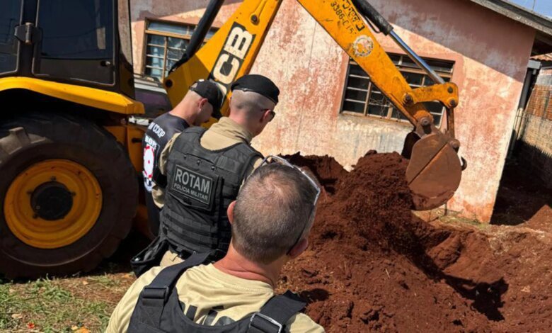 Fuzil é desenterrado de quintal de casa no interior do Paraná