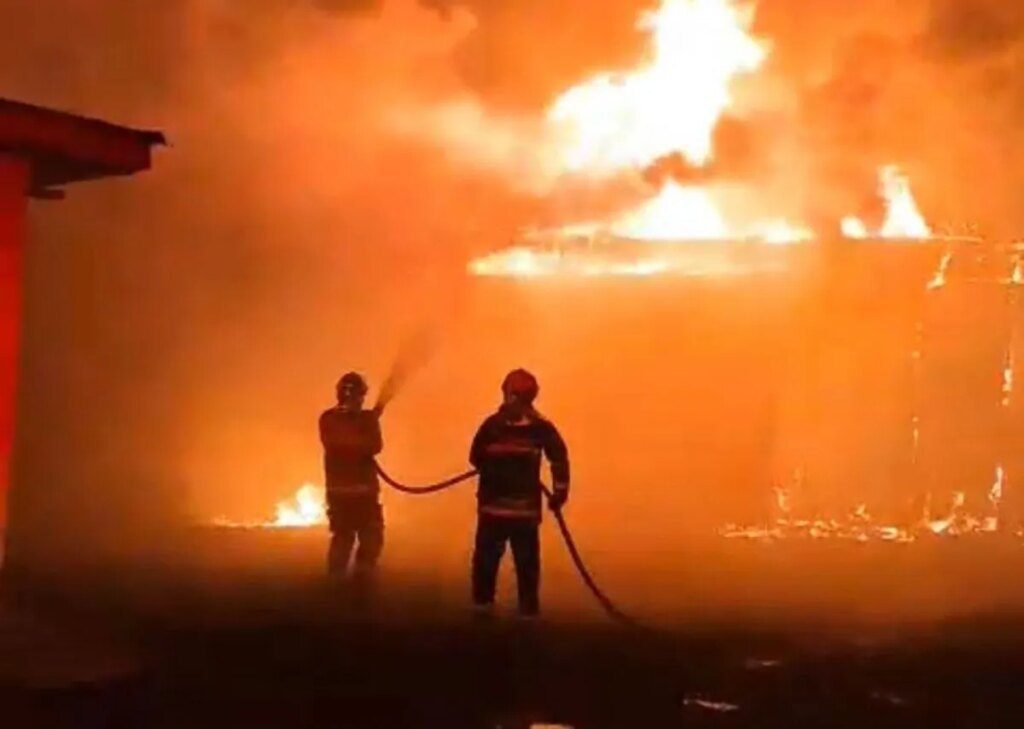 Incêndio atinge casa histórica de Lolô Cornelsen na RMC Casa histórica de Lolô Cornelsen é atingida por incêndio na RMC