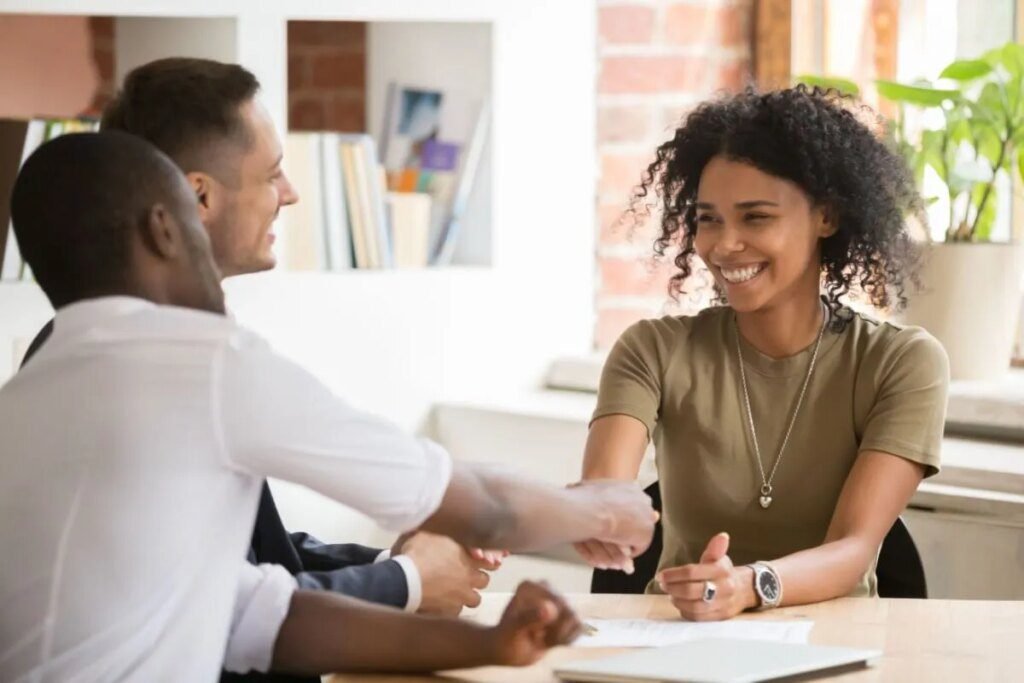 Iniciativa oferece emprego a mulheres vítimas de violência no PR Iniciativa ofertará emprego à mulheres vítimas de violência no PR