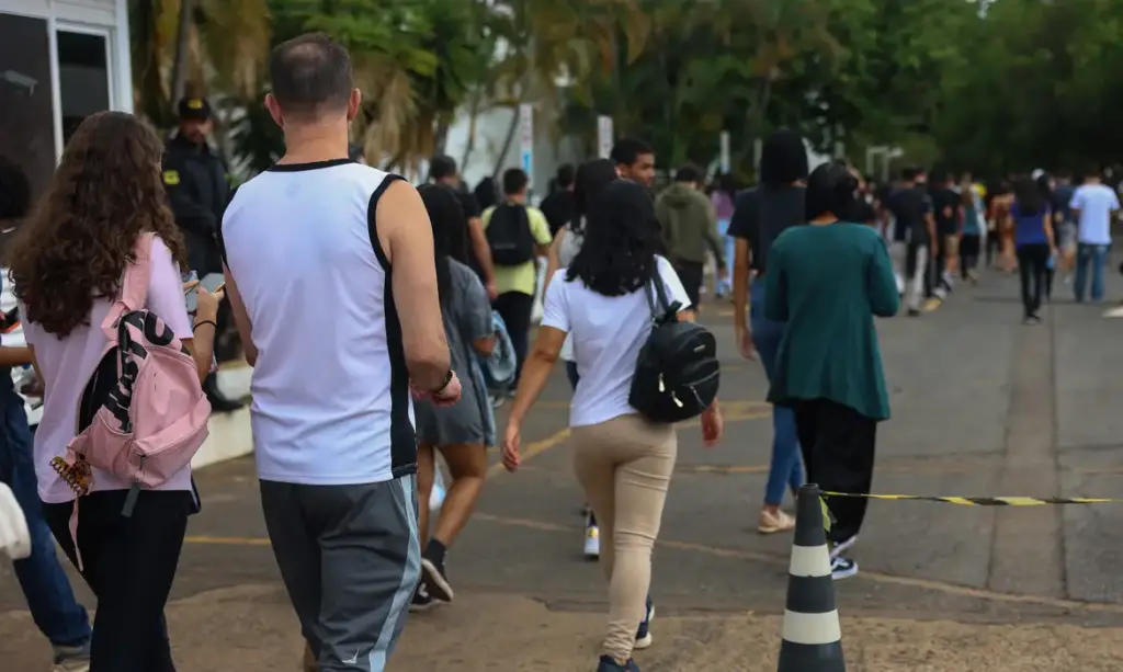 Inscrições para vagas remanescentes começam nesta quinta-feira Inscreva-se no processo seletivo do Fies para 2025 e conheça as regras e prazos do edital publicado pelo MEC - Foto: Jose Cruz/Agência Brasil