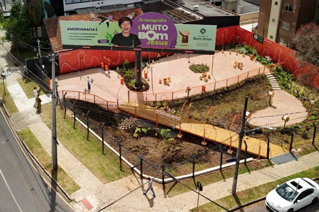 Novo jardim comunitário em Curitiba tem horta e área de descanso
