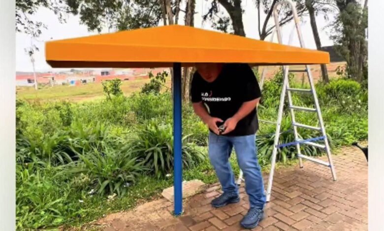 Mini ponto de ônibus em Fazenda Rio Grande viraliza e ganha explicação