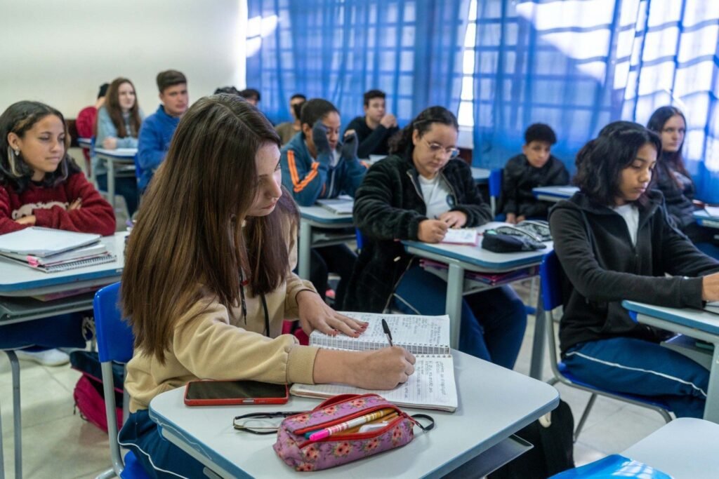 Expansão do ensino integral eleva posição do Paraná