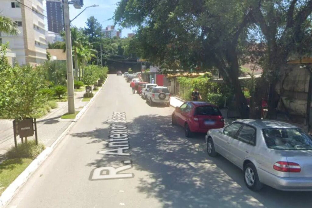 Rua apertada de Curitiba e conhecida por estresse inaugura novo sentido