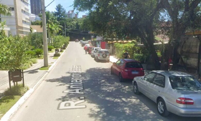 Rua apertada de Curitiba e conhecida por estresse inaugura novo sentido