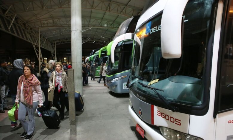 Setor de serviços lidera geração de empregos no Paraná