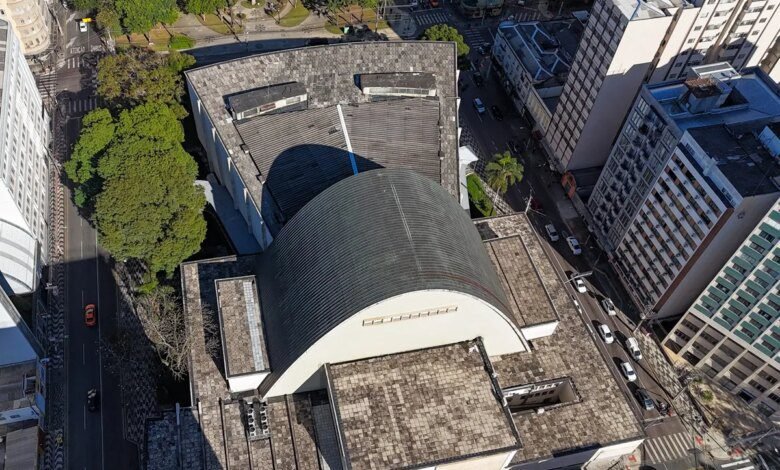 Telhado do Teatro Guaíra ganha primeira revitalização em 50 anos