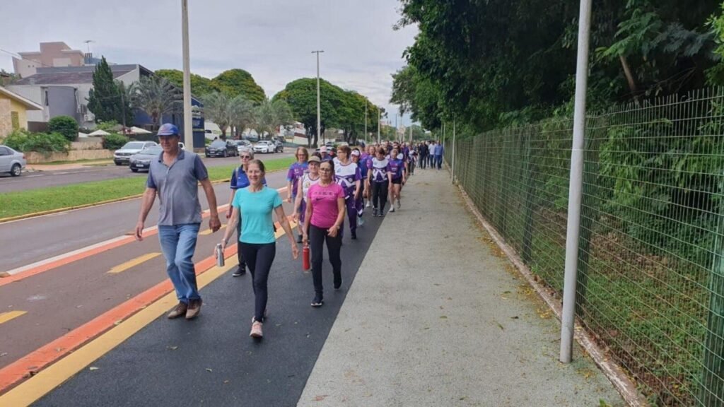Caminhada celebra o Dia Internacional dos Idosos em Toledo - O Paraná