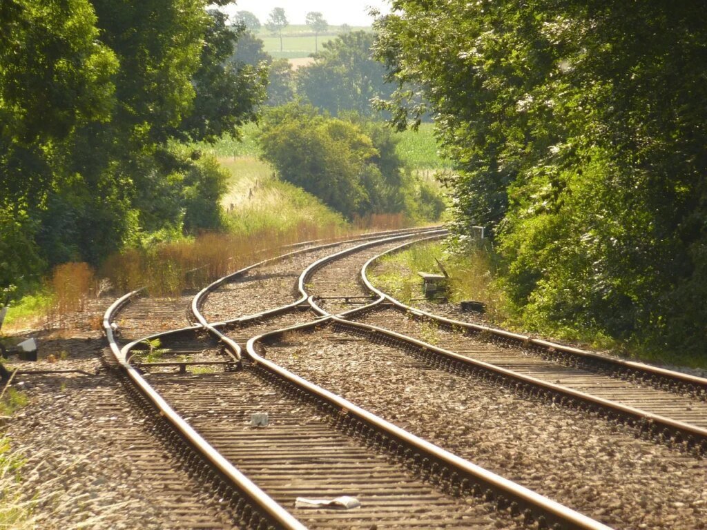 Trem não consegue parar e homem morre atropelado em Curitiba