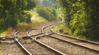 Trem não consegue parar e homem morre atropelado em Curitiba