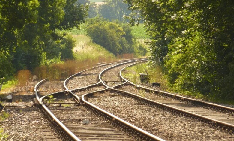 Trem não consegue parar e homem morre atropelado em Curitiba