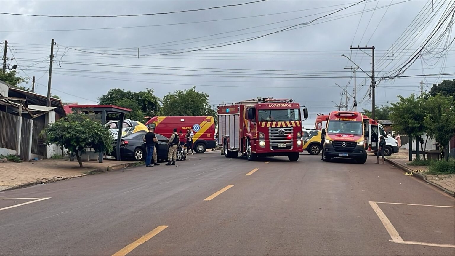 Acidente com viatura da PM durante perseguição em Cascavel Viatura da PM se envolve em acidente durante perseguição na Região Norte de Cascavel - O Paraná