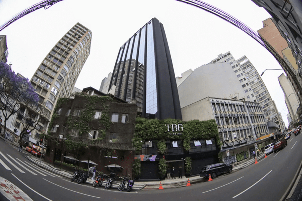 Edifício de antigo hotel ganha novo uso no Centro de Curitiba
