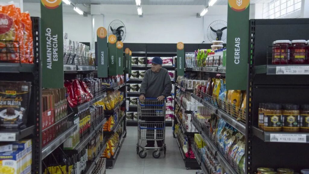 Novo público pode comprar nos Armazéns da Família de Curitiba