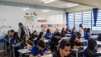 Aulas extras com 2 professores em sala impulsionam desempenho dos alunos da rede - O Paraná