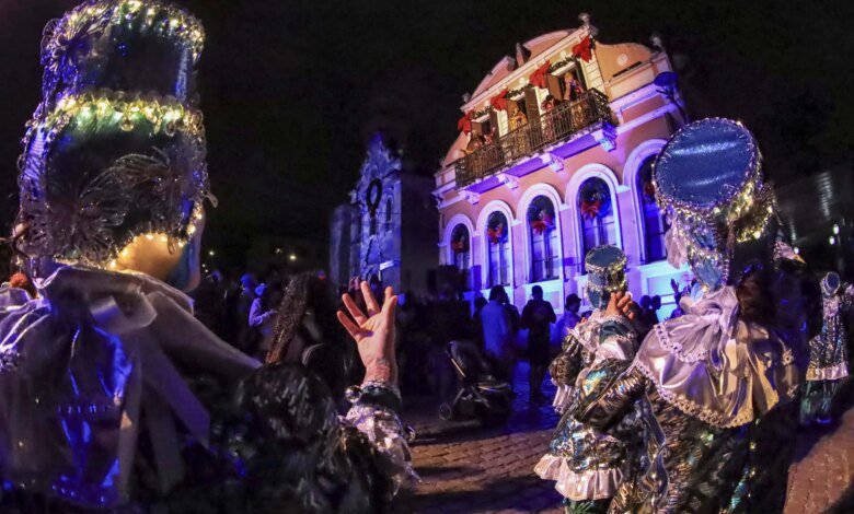 Auto Natalino estreia no Largo da Ordem com luzes e música em Curitiba