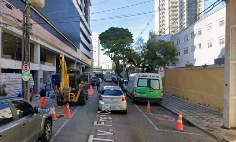 Travessa "corta caminho" no centro de Curitiba será bloqueada