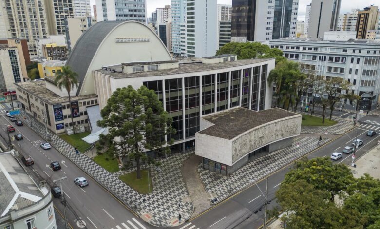 Abertura do Natal de Curitiba 2025 terá bloqueios no trânsito nesta segunda