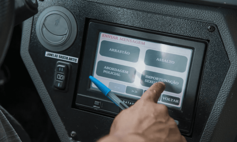 Ônibus de Curitiba têm botão contra assédio; 22 usos em 2025