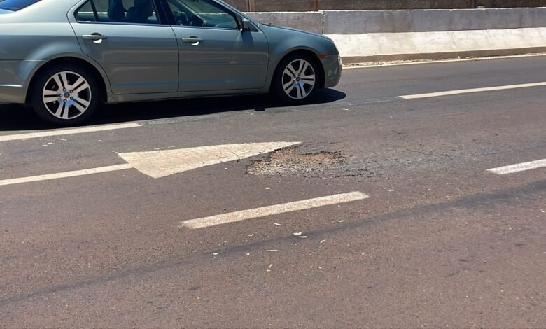 Dois meses após inauguração, buracos começam a aparecer no asfalto novo - O Paraná