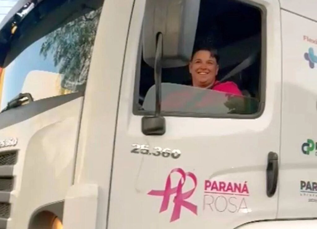 Carreta Saúde da Mulher tem equipe formada só por mulheres, inclusive a motorista