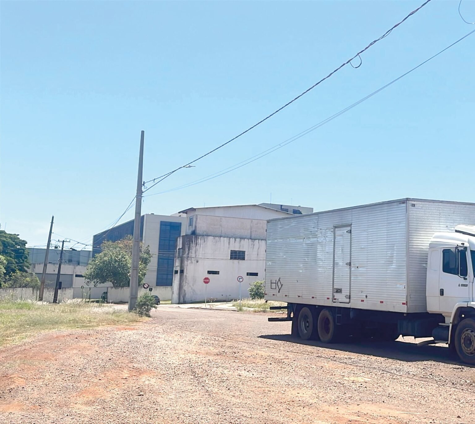 Cascavel inicia projeto para asfalto em 68 trechos de 18 bairros Cascavel lança projeto para asfaltar 68 trechos em 18 bairros