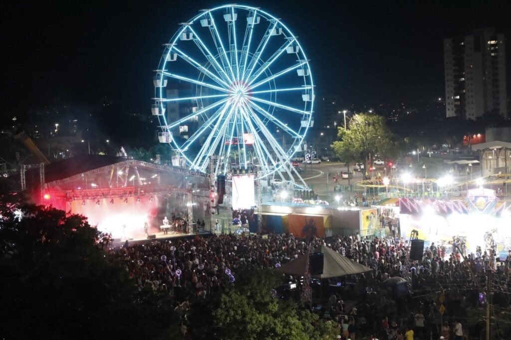 Festa de aniversário de Cascavel e abertura do Natal terão show gratuito e chegada do Papai Noel - O Paraná