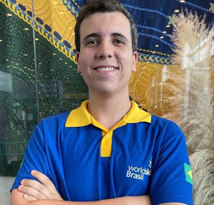 Cascavelense compete por Brasil em evento de profissões no Chile Kauan representa o Brasil na #33 - Tecnologia Automotiva (Foto: Senai Paraná)